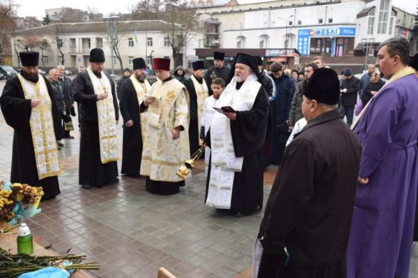Преосвященнійший єпископ Віктор, керуючий Карпатською і Тернопільською єпархіями УАПЦ відслужив у Тернополі літію