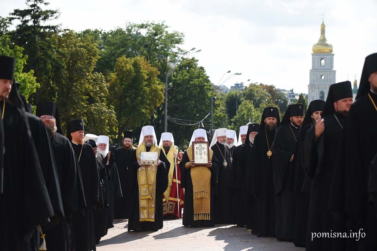 Духовенство та віряни Православної Церкви України зустріли чудотворні святині з Константинополя