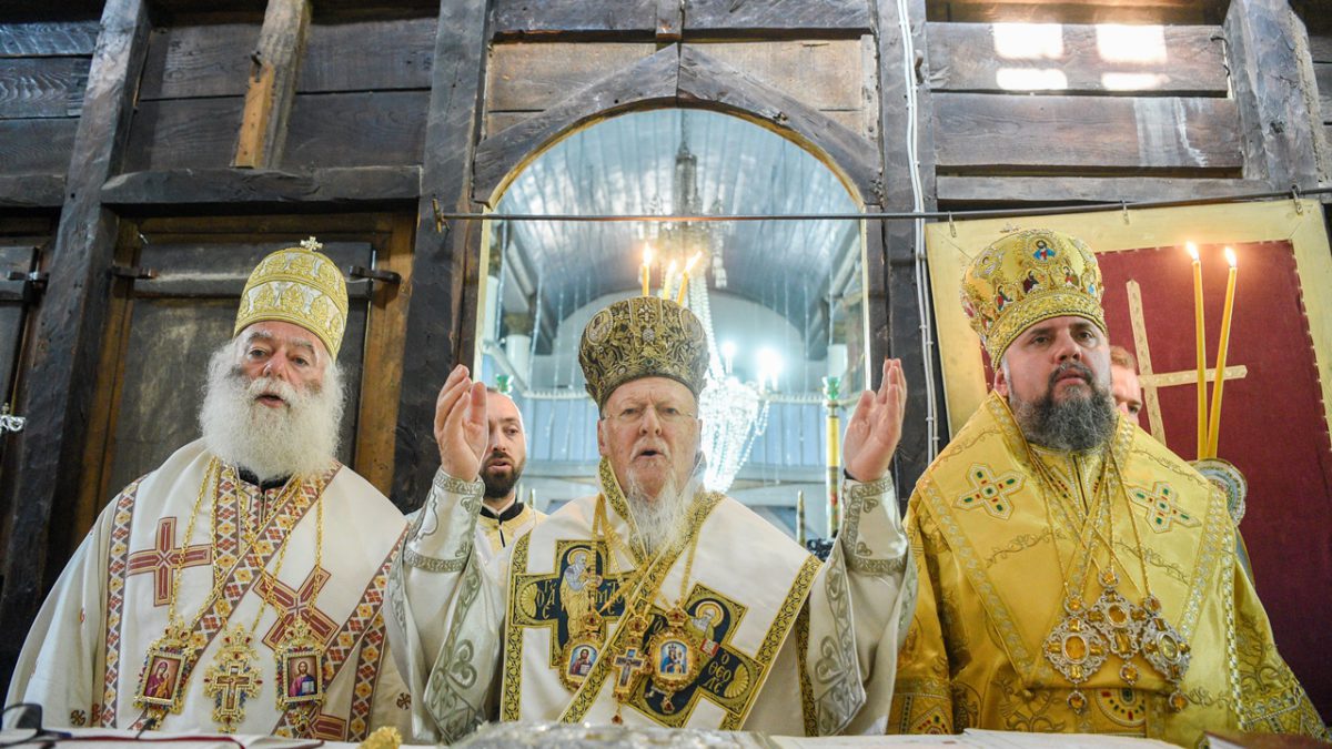 Очолювана трьома Предстоятелями Божественна літургія звершена в Успенському храмі на о. Імврос