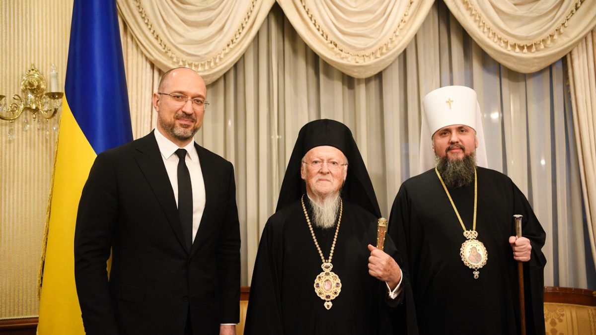 Вселенський Патріарх Варфоломій з делегацією прибув до України