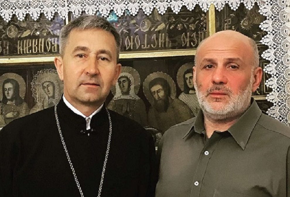 Догорали свічки після відеозйомок… Поважний священик тепло обняв мене на прощання — Олег Володарський