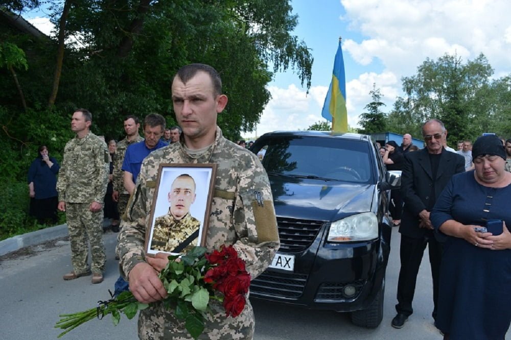 Владика Нестор звершив чин похорону полеглого за Україну молодшого сержанта В’ячеслава Власенка