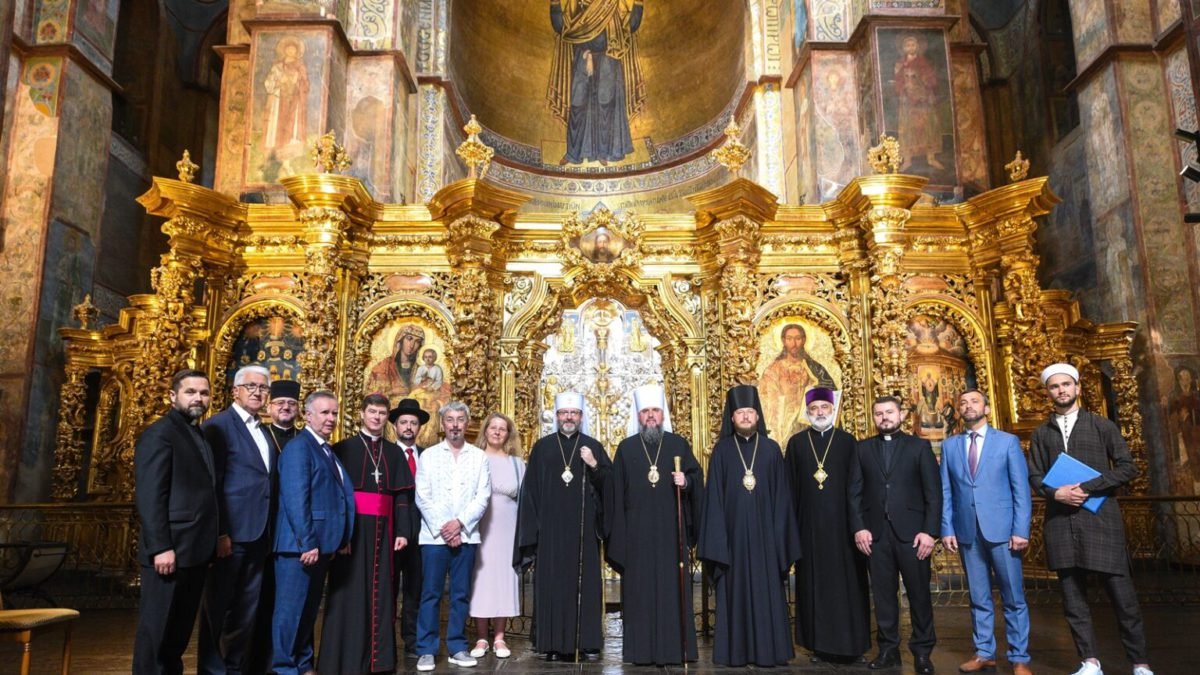 У Святій Софії з нагоди Дня Української Державності відбувся молитовний захід ВРЦіРО