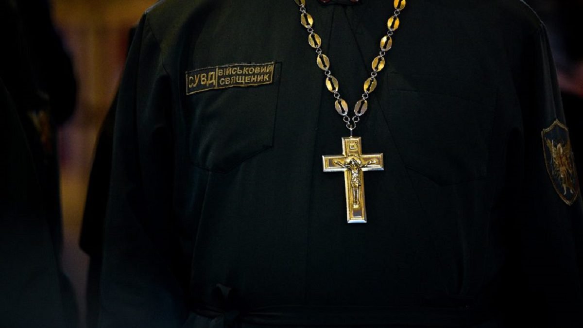 Нардепи пропонують заборонити призначення військових капеланів від УПЦ МП
