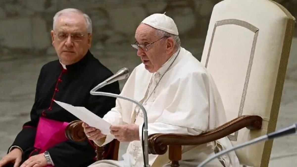 Папа Римський не перестає нагадувати про страждання людей в Україні