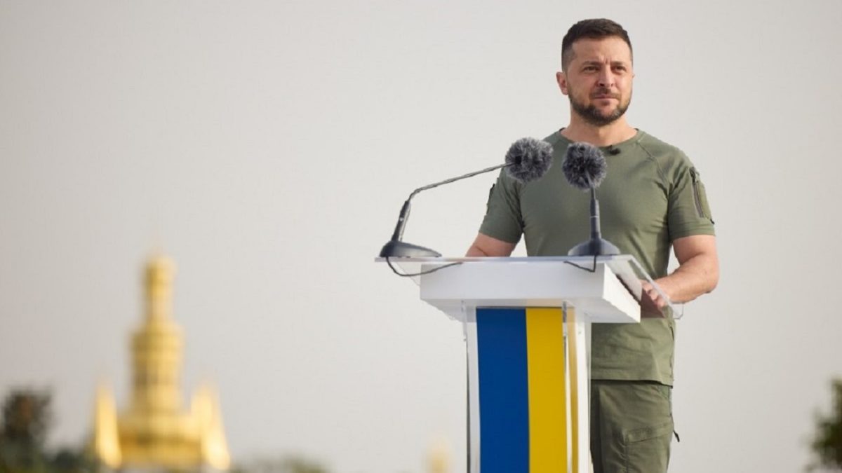 Ми ніколи не визнаємо чужих кольорів на своїй землі й завжди готові захистити синьо-жовтий стяг – Президент