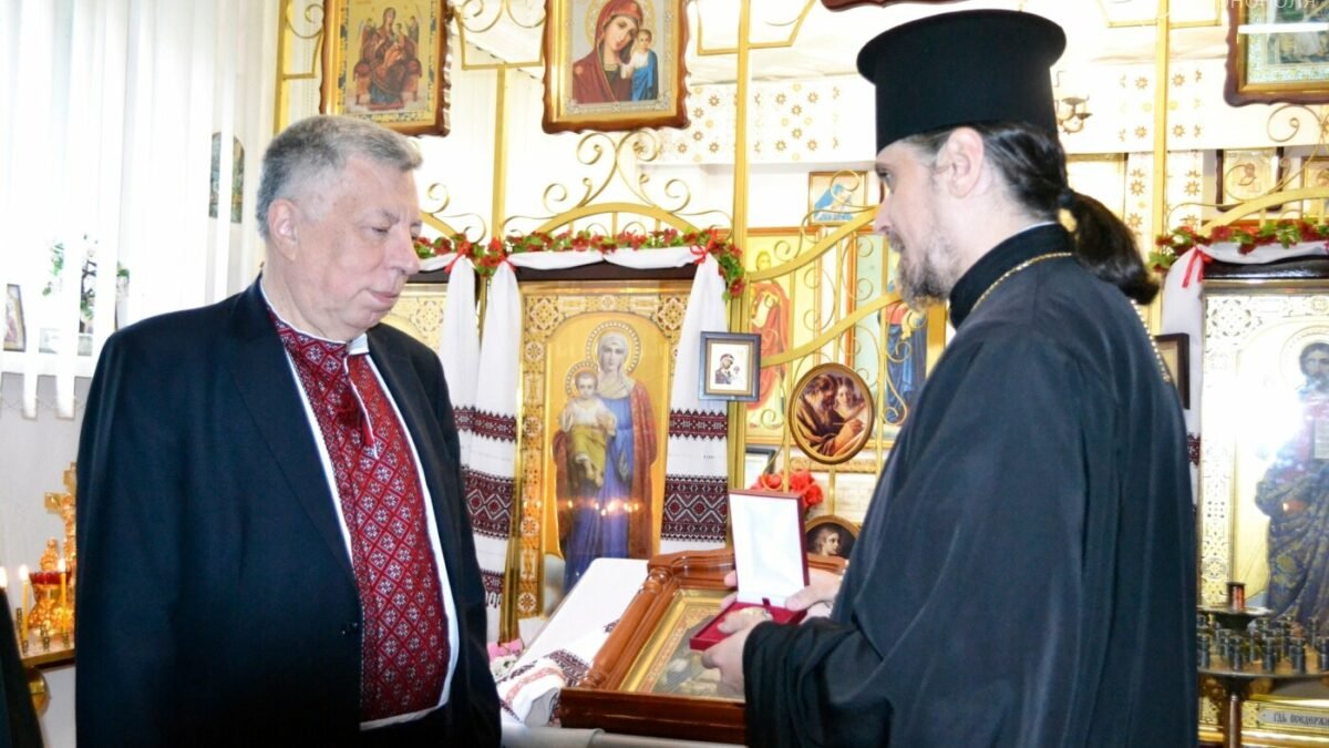 Головному лікарю обласної дитячої лікарні у Тернополі вручили почесний орден