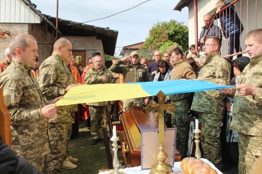 На Тернопільщині попрощались із військовослужбовцем, який загинув на Харківщині: «Мав добру душу і щире серце»