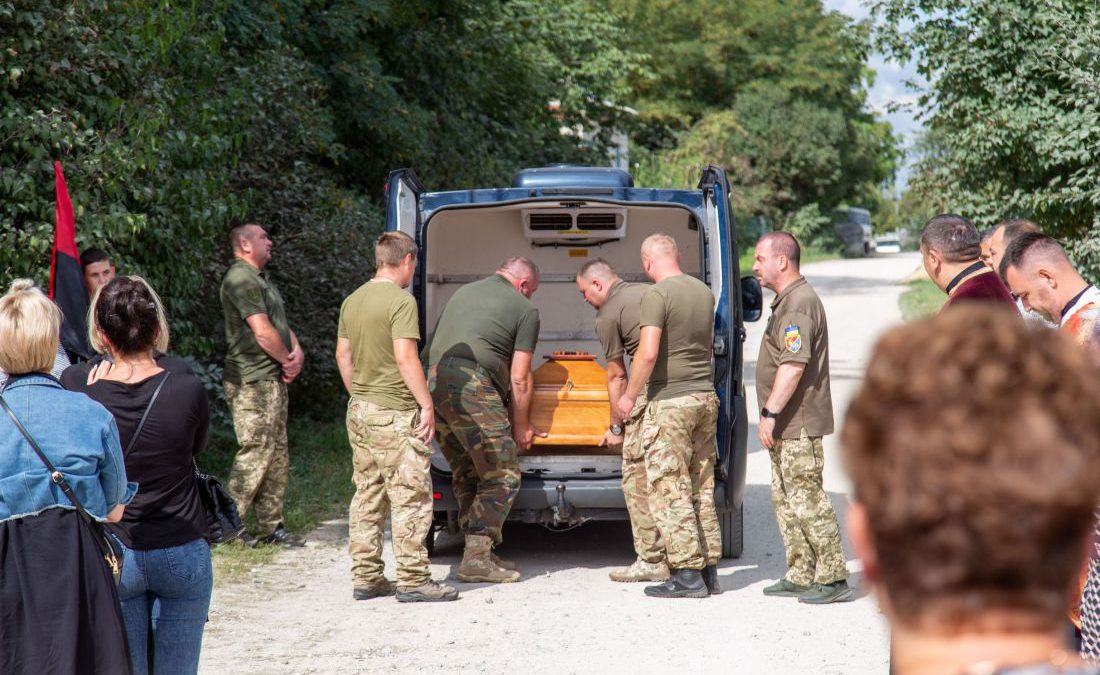 Обожнював футбол: у селі Буцнів зустріли тіло загиблого воїна Ігоря Рожука