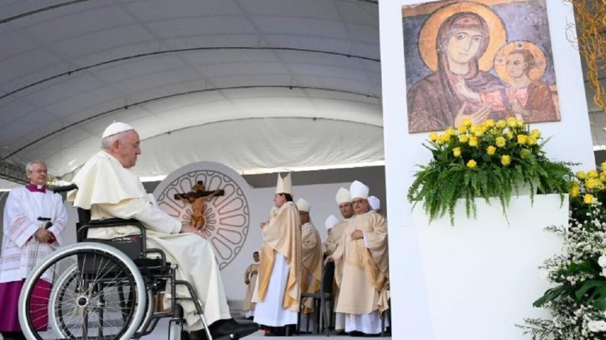 Папа: Нехай Марія, Цариця миру, втішить український народ