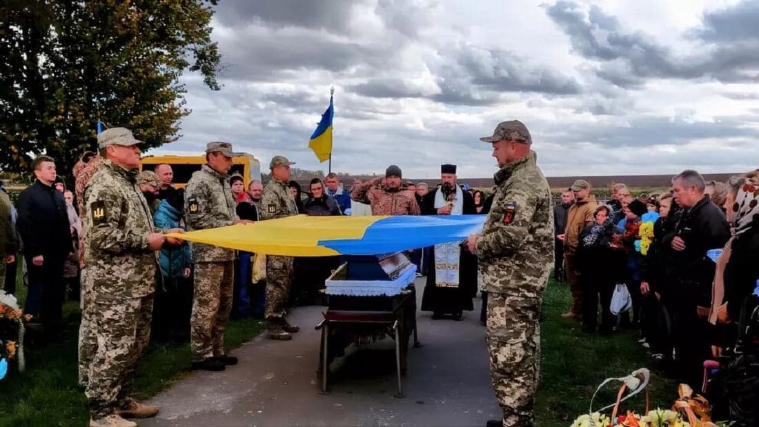 Серце крається від болю… На Лановеччині поховали військового медика Михайла Боданя