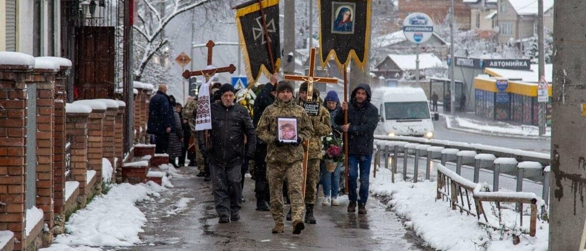 На Тернопільщині в останню путь провели 38-річного захисника: «Був справжнім патріотом, любив Україну…»