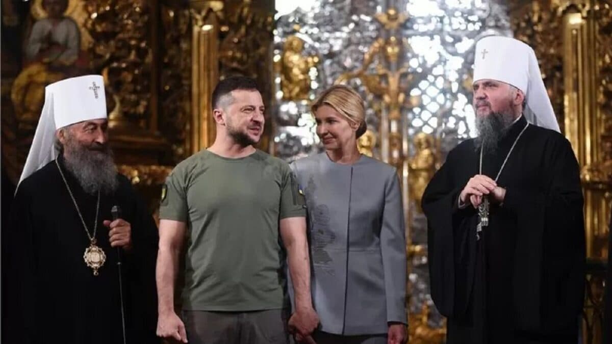 СБУ проти УПЦ. Як і чому Зеленський та спецслужби взялись за (не)московську церкву