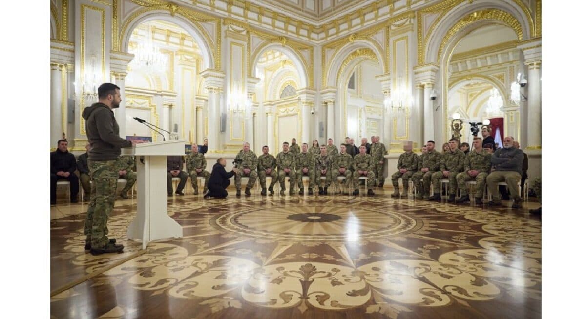 З нагоди Дня Гідності та Свободи і Дня Десантно-штурмових військ Президент вручив державні нагороди військовим і цивільним