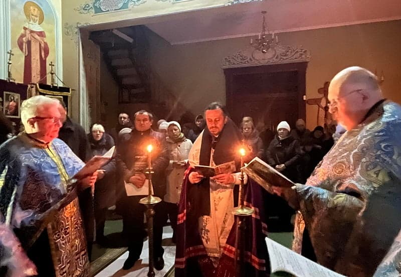 Читання Акафісту Пресвятій Богородиці у храмі свт. Миколая Чудотворця в Кутківцях
