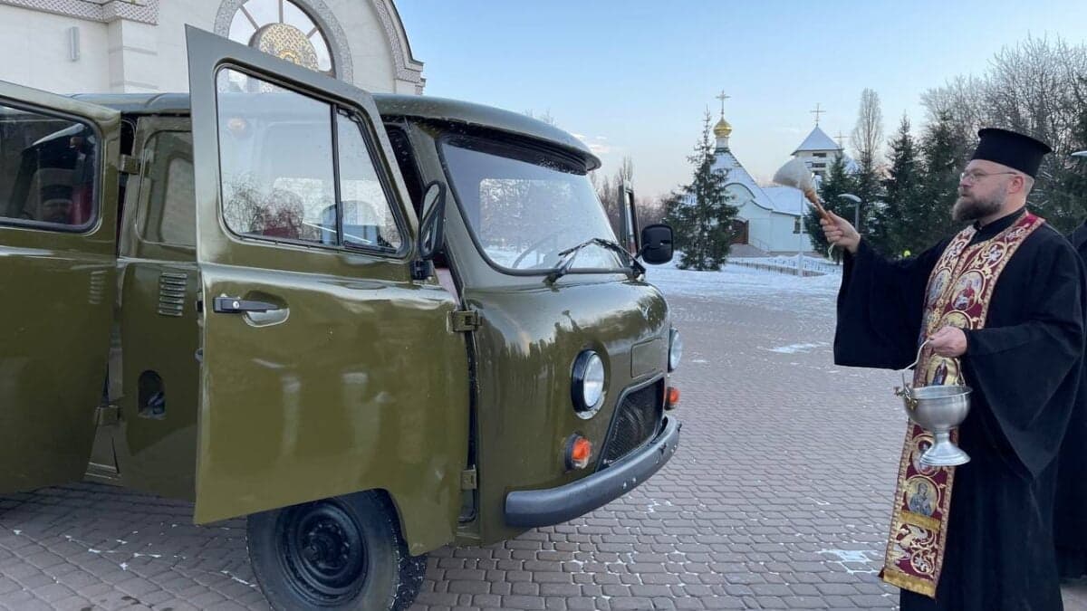 Голова Парафіяльної ради Ігор Лисов передав автівку для потреб Збройних сил України