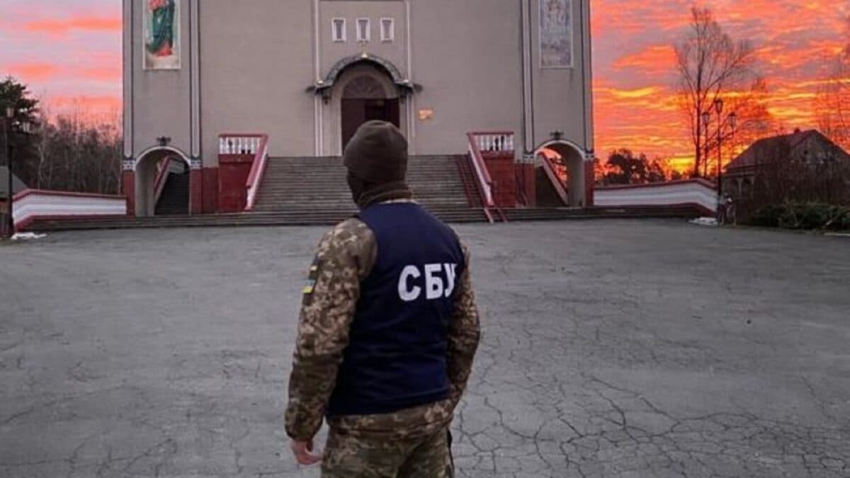<strong>СБУ проводить обшуки у храмах УПЦ (МП) на Хмельниччині</strong>