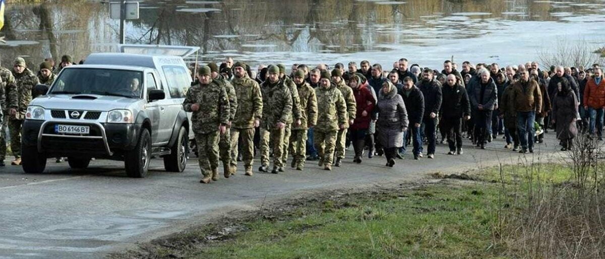 <strong>«Безмежна вдячність патріоту»: на Тернопільщині поховали бійця, який загинув під Бахмутом</strong>