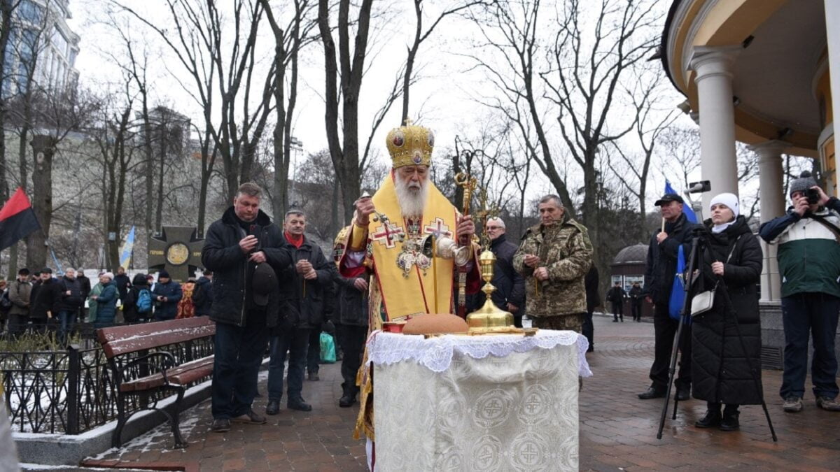 Святійший Патріарх Філарет помолився за упокій загиблих Героїв Крут