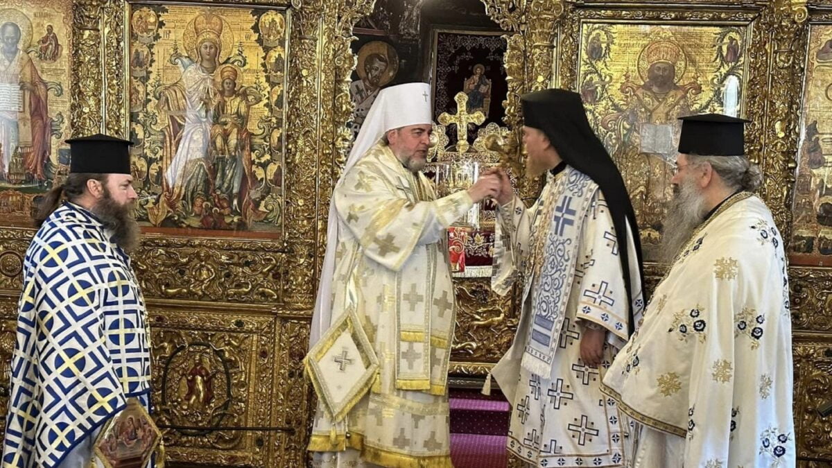<strong>На фоні величної події української молитви у соборній церкві Лаври Печерської ще одна подія здається значно меншою. Але вона теж історична — Євстратій Зоря</strong>