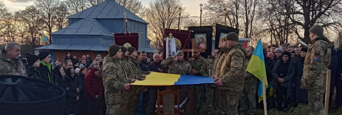 <strong>На Тернопільщині попрощались із військовослужбовцем, який загинув під час мінометного обстрілу на Харківщині</strong>
