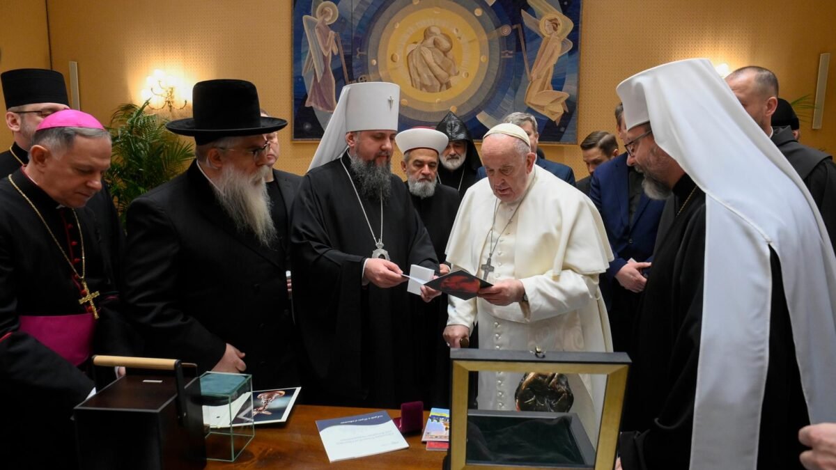 У складі делегації ВРЦіРО Митрополит Епіфаній зустрівся з Папою Франциском