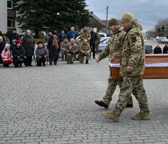 На Тернопільщині прощалися з загиблим героєм: віддали останню шану Василю Бігусу
