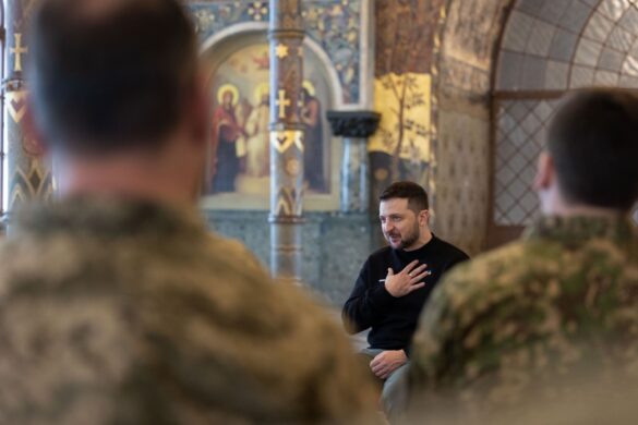 Президент Володимир Зеленський зустрівся з капеланами, які підтримують військових на передовій: важливість їхньої місії та питання розвитку служби капеланства у Збройних Силах.