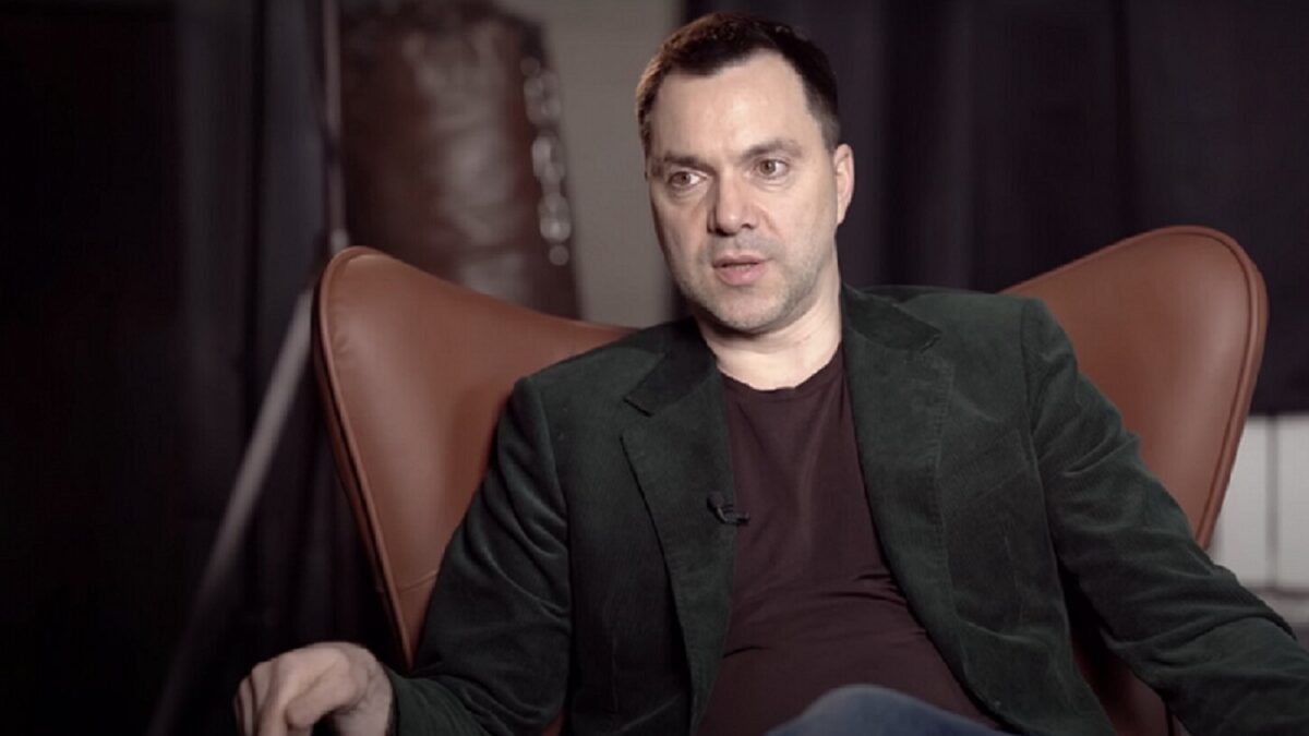 ЕксЗрадник з Офісу Президента Олексій Арестович російською мовою прямо висловився за УПЦ і проти заборони Московського Патріархату