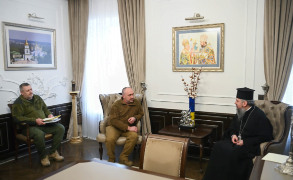 Митрополит Епіфаній зустрівся з першим заступником Міністра оборони для обговорення річниці протистояння російському вторгненню та ролі Української Церкви в духовній підтримці захисників Батьківщини.