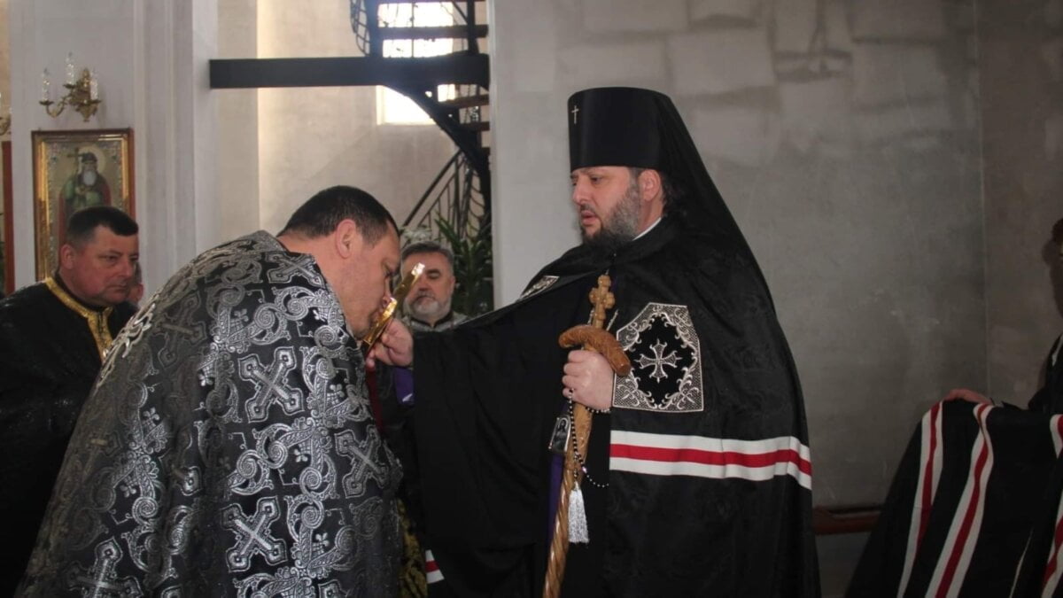 Хто керує і хто цілує руку зрадника в нашій церкві?