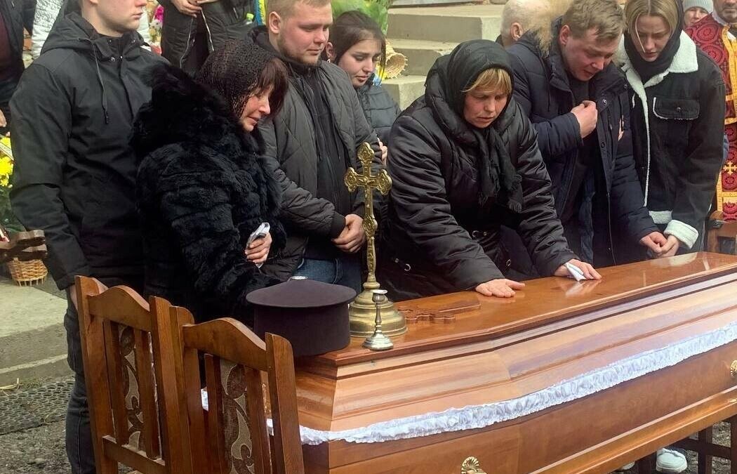 Провели останню відправу за загиблим героєм Андрієм Томаєром на Тернопільщині