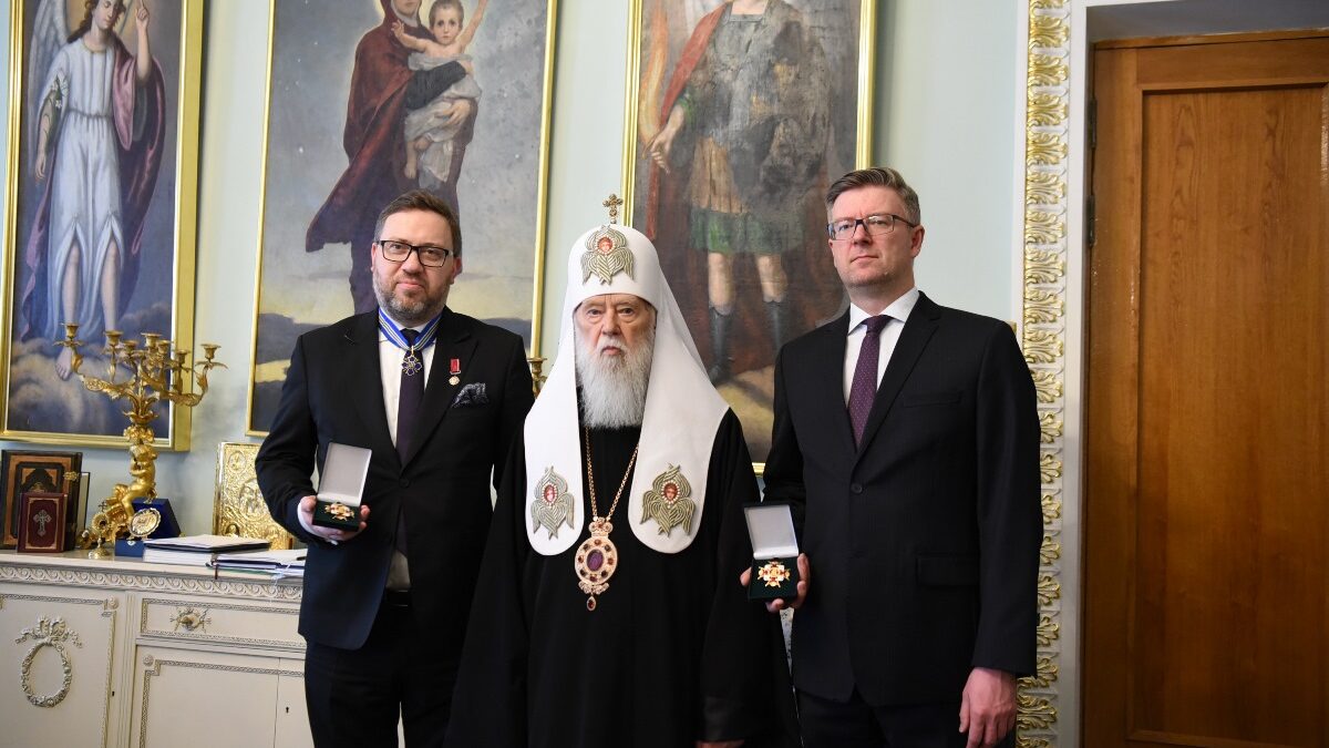 Patriarch of Kyiv and All Rus-Ukraine holds meeting with foreign diplomats, military, volunteers, and journalists.