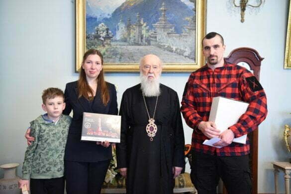 Святійший Патріарх зустрівся з героєм бойових дій на Сході України