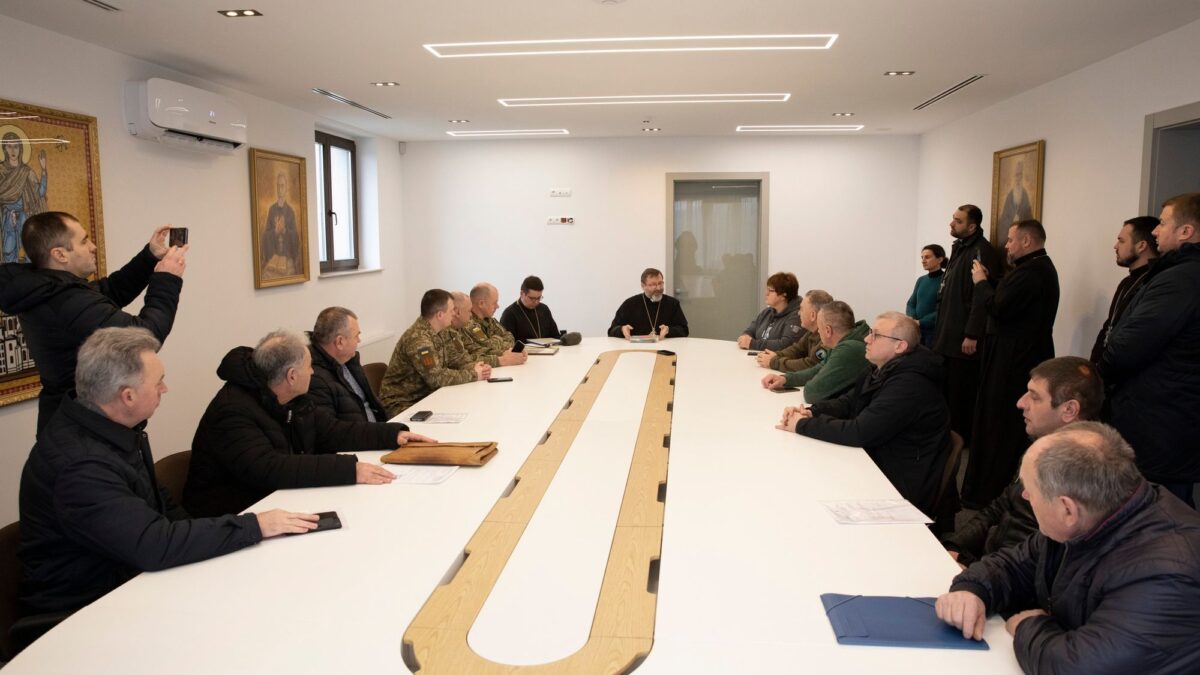 УГКЦ передала на потреби МОЗ та військових госпіталів 12 карет швидкої допомоги