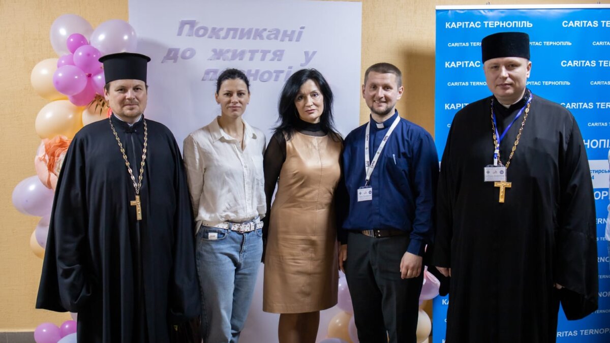 Участь церкви в допомозі молоді з ментальними порушеннями: важливість духовної підтримки