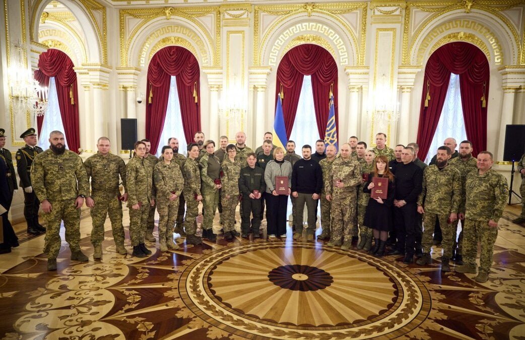 Українські добровольці б’ються щоденно за нашу державу й неодмінно переможуть – Володимир Зеленський зустрівся з воїнами, які захищають Україну у складі різних підрозділів