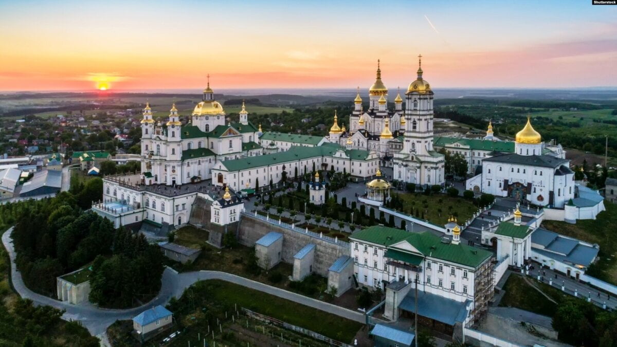 Почаївській лаврі і ще понад 70 користувачам надр зупинили спецдозволи