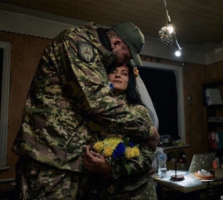 Щастя на війні: український досвід