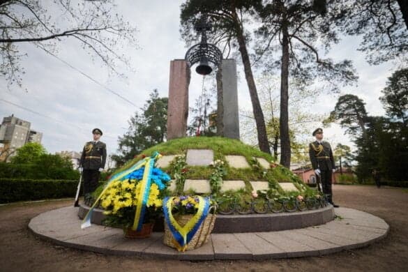 Глава держави вшанував пам'ять загиблих у Чорнобильській катастрофі