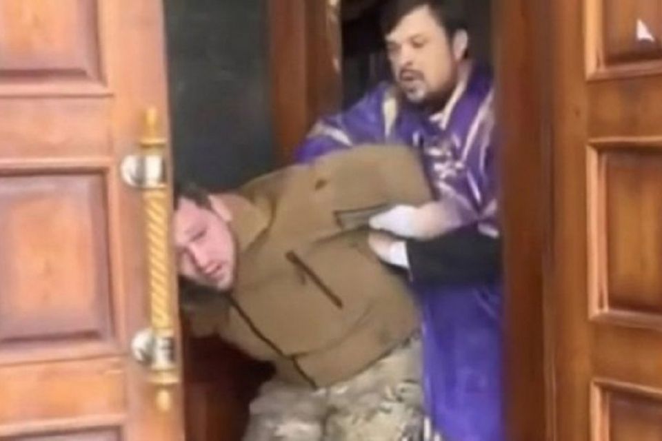 Здався правосуддю. Диякону УПЦ МП, який побив воїна, обрали запобіжний захід.