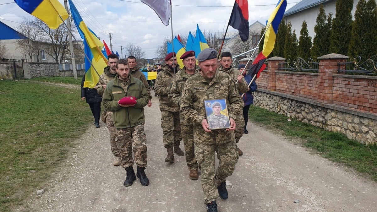 Вшанування пам’яті загиблого героя: Тернопіль попрощався з Сергієм Якимчуком