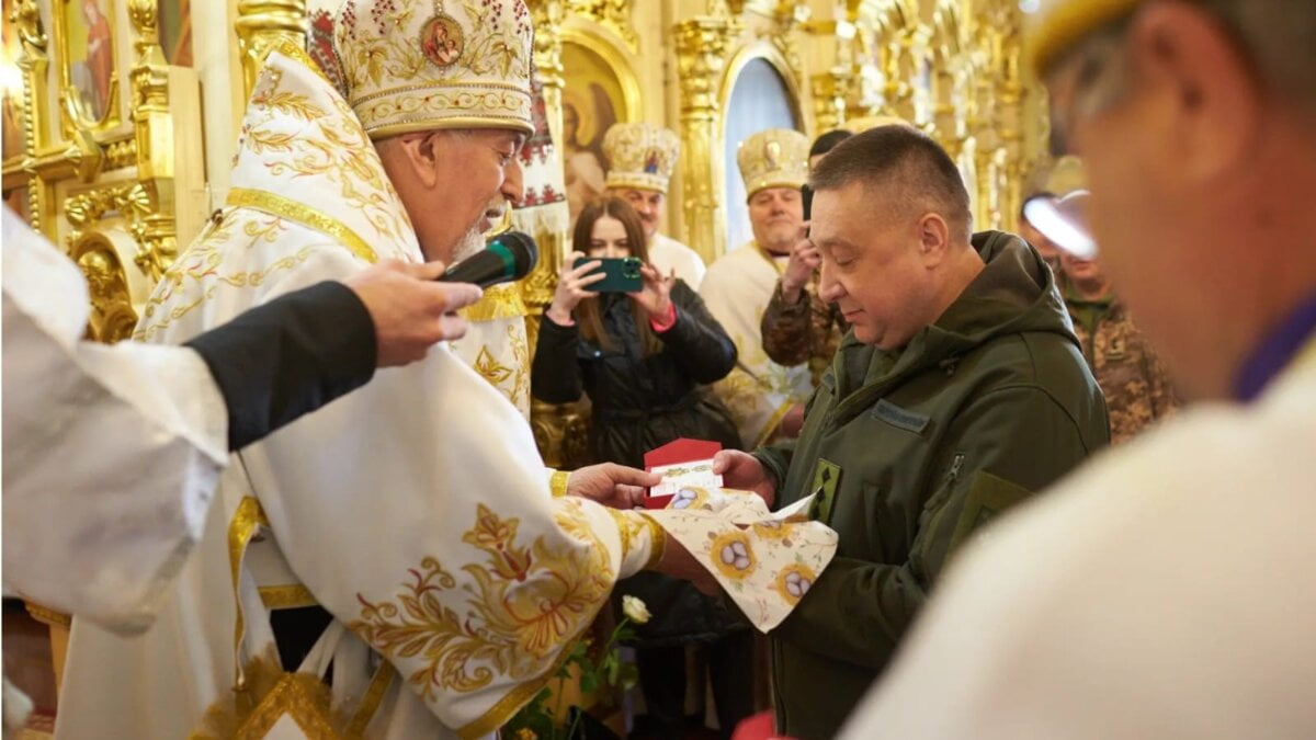 Мер Івано-Франківська отримав “Медаль за жертовність та любов до України” від Митрополита Епіфанія за внесок у розвиток духовності та суспільного блага: приклад для наступних поколінь