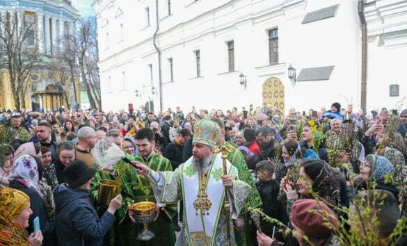 В день свята Входу Господнього в Єрусалим Предстоятель звершив у Лаврі Божественну літургію