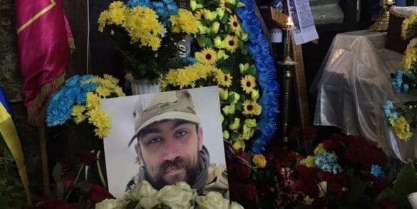 У Тернополі в останню дорогу проводжають загиблого молодого командира Валерія Дорохова (ФОТО)