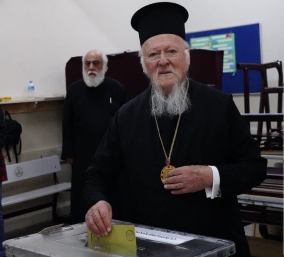 Вселенський Патріарх Варфоломій голосує на президентських виборах у Туреччині