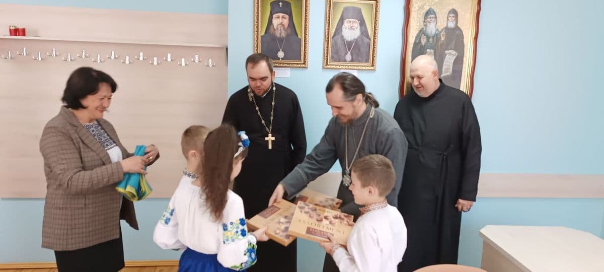 Підгаєцька ОТГ отримала військовий прапор у знак вдячності та підтримки