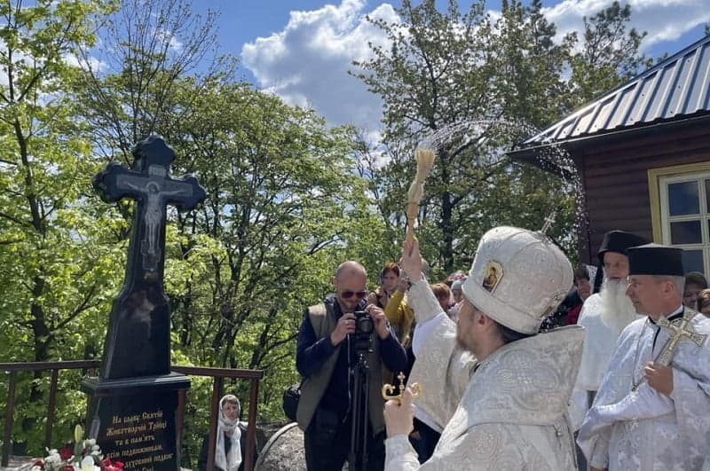 Митрополит Нестор відзначає Переполовення П’ятидесятниці на Божій горі у Кременецькому районі