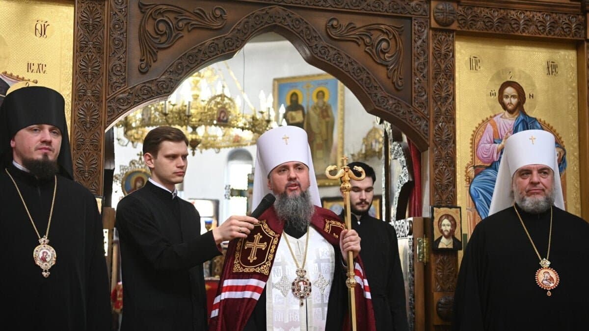 Митрополит Епіфаній звершив молебень за Україну в храмі на честь святих Кирила і Мефодія, громада якого доєдналася до ПЦУ
