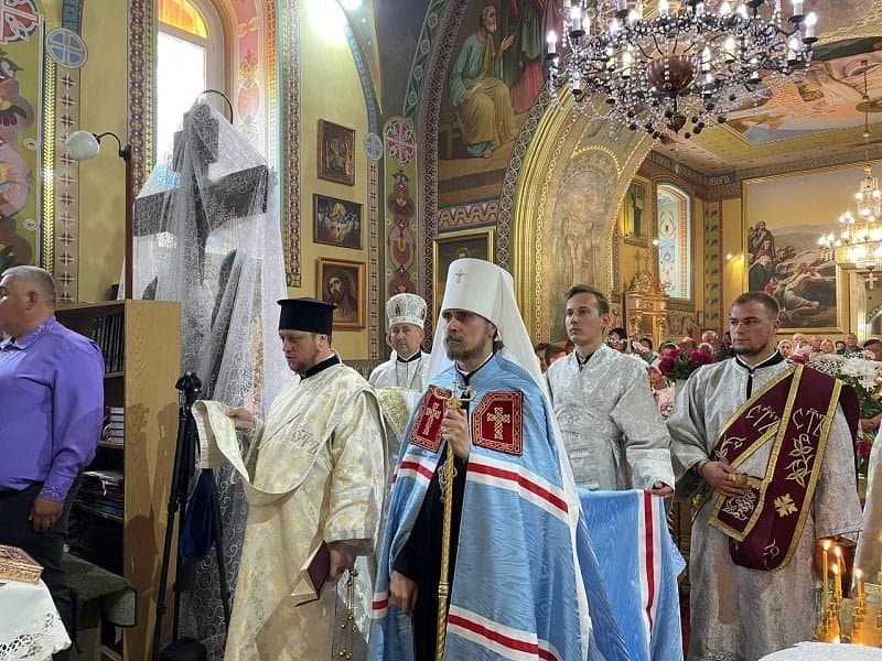 Архіпастирський візит митрополита Нестора до Вишнівця: освячення іконостасу та вшанування українських захисників
